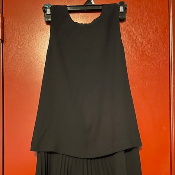 Theory black tank top with pleated accent on the bottom - Picture 1 of 4